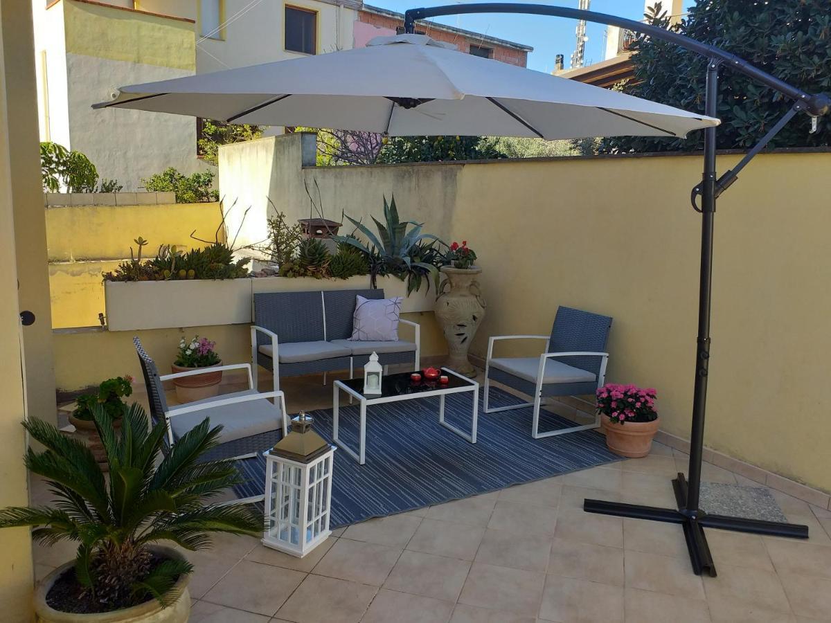 Exclusive Use Swimming Pool Available From June To September كالياري المظهر الخارجي الصورة