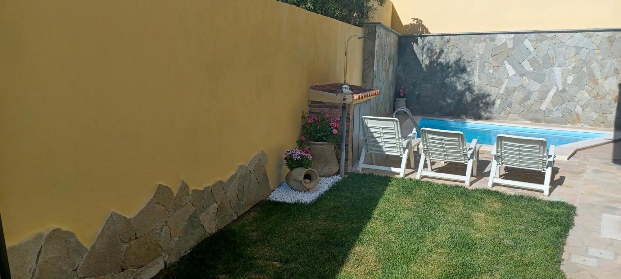 Exclusive Use Swimming Pool Available From June To September كالياري المظهر الخارجي الصورة