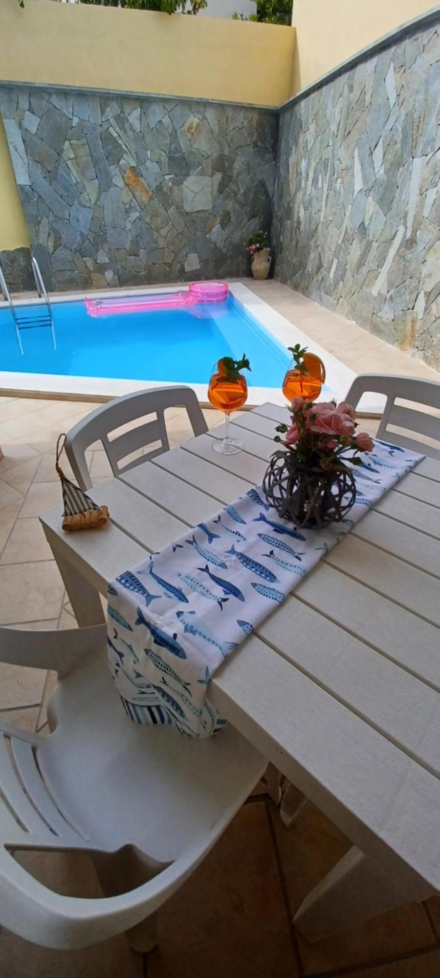 Exclusive Use Swimming Pool Available From June To September كالياري الغرفة الصورة